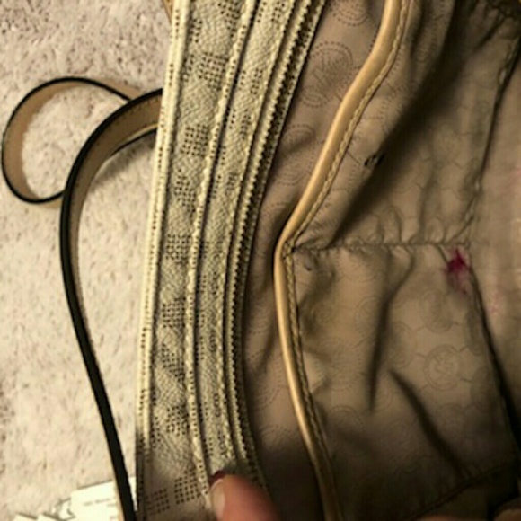 Michael kors crossbody - Picture 3 of 4